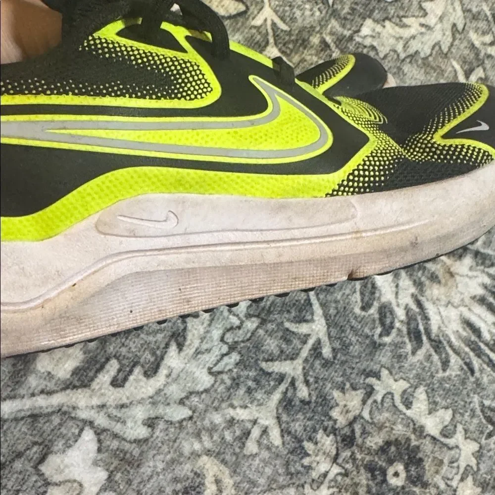 Nike Boys Cosmic Runner Sneaker